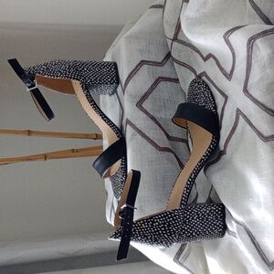 Women's brand new CL by Laundry black and white sandals